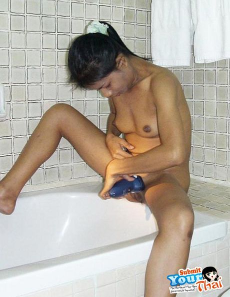 Small Thai barslut gets fucked by huge cock