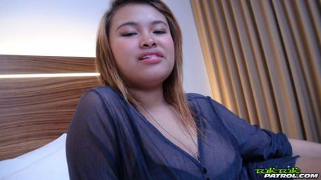 Asian amateur Kam gets her pussy licked and dicked by a horny guy